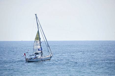 Tapio Lehtinen purjehtimassa Biskajanlahdella syyskuussa.