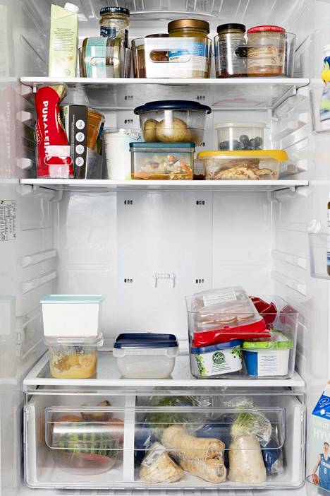 Suontaustan jääkaapissa jämiä säilytetään läpinäkyvissä purkeissa ja pieniä purkkeja ja pusseja laatikoissa. Se, että kaiken käytettävissä olevan ruoan näkee yhdellä silmäyksellä auttaa vähentämään turhaa ruokahävikkiä ja säästää kuluissa. Ylijääneet ruoat voidaan hyödyntää uusiin ruokiin. 
