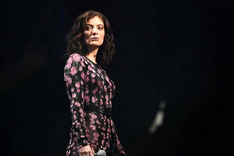 Glastonburyn festivaalilla viikonloppuna esiintyneen Lorden toinen studioalbumi nousi suoraan Billboard-listan kärkeen.