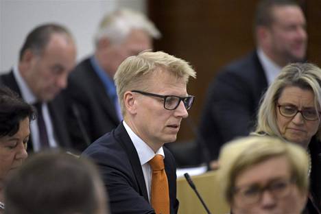 Maatalous- ja ympäristöministeri Kimmo Tiilikainen (kesk) eduskunnan täysistunnossa Helsingissä keskiviikkona.