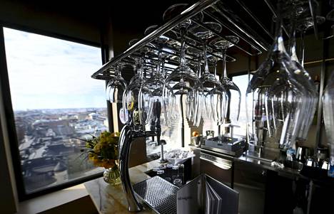 Hotelli Tornin Ateljee bar -ravintola huhtikuussa 2022.