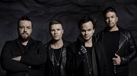 The Rasmuksessa soittivat 1990-luvulta viime aikoihin asti Pauli Rantasalmi (vas.), Aki Hakala, Lauri Ylönen ja Eero Heinonen. Kuva on vuonna 2017 julkaistun Dark Matters -albumin promomateriaalia.
