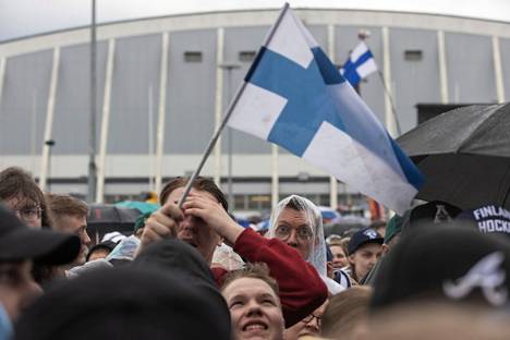 Jääkiekon maailmanmestaruutta juhlittiin Tampereen Hakametsässä.