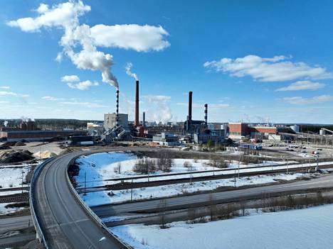 Paperia tuotettiin Suomessa tammi-maaliskuussa 0,4 miljoonaa tonnia, kun viime vuonna vastaava luku oli 1,1 miljoonaa tonnia. Kuvassa Stora Enson Anjalakosken paperitehdas, jonka yhtiö on pannut myyntiin. 