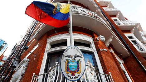 Ecuador katkaisi Lontoon-lähetystössään asuvan Julian Assangen yhteydet ulkomaailmaan