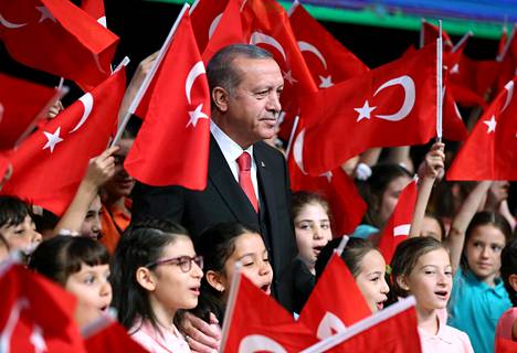 Turkin presidentti Recep Tayyip Erdoğan sai kevään kansanäänestyksessä yhä enemmän valtaa