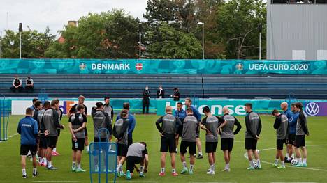 Jalkapallo | Tanskan joukkue palailee pikkuhiljaa normaalimpaan: ”Minuutin, tunnin, päivän kerrallaan”
