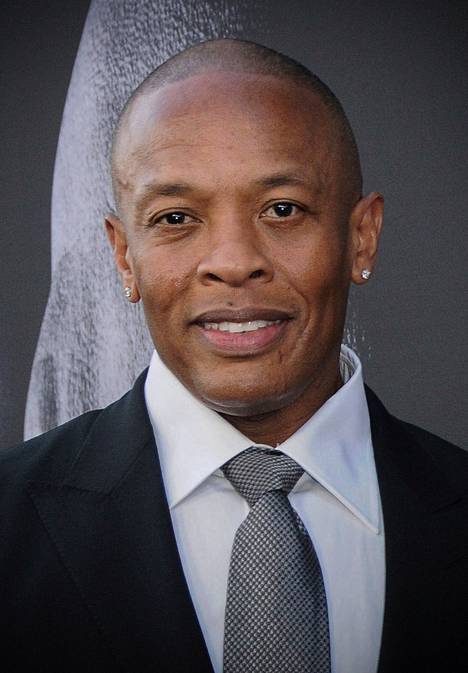 Räp-artisti ja tuottaja Dr. Dre myy kataloginsa oikeuksia kahdessa erillisessä kaupassa, jonka myyntihinnaksi on arvioitu runsaat 200 miljoonaa dollaria. 