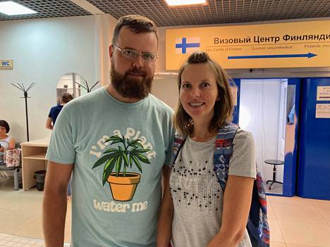 Pietarilaiset Maksim Nikitin ja Natalja Šeremjetova hakivat Suomen-viisumia, että pääsisivät loppuvuonna matkustamaan Šeremjetovan vanhempien luo Meksikoon. Suomen kautta sinne olisi hyvä lentoyhteys.