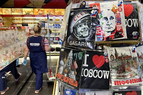 Šeremetjevon lentokentällä Moskovassa oli myynnissä presidentti Vladimir Putinin kuvalla varustettuja t-paitoja ja mukeja.
