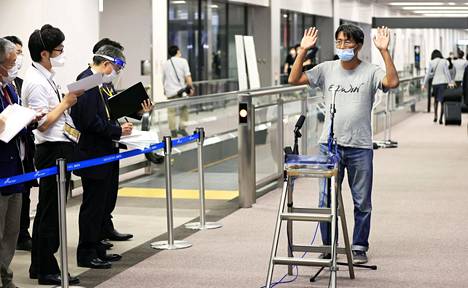 Myanmarissa pidätettynä ollut toimittaja Yuki Kitazumi puhui medialle vapautumisensa jälkeen Naritan lentoasemalla Japanissa toukokuussa.