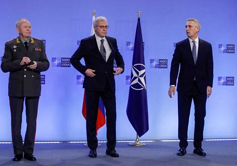 Venäjän varapuolustusministeri Aleksandr Fomin (vas.), varaulkoministeri Aleksandr Gruško sekä Naton pääsihteeri Jens Stoltenberg keskustelivat aiemmin tällä viikolla Brysselissä.