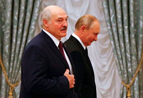 Valko-Venäjän presidentti Aljaksandr Lukašenka ja Venäjän presidentti Vladimir Putin tapaavat perjantaina. Kuvassa Lukašenka ja Putin viime syyskuussa Moskovan Kremlissä.