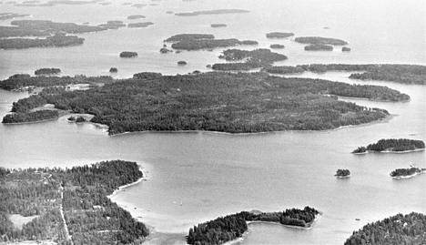 Granön saari on 200 hehtaarin suuruinen. Myytävät 136 hehtaaria ovat saaren länsiosassa (oikealla). Myymättä jää vasemmalla näkyvä asuttu alue.