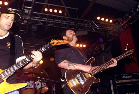 Brittiyhtye Motörhead esiintyi Nosturissa vuonna 2000. Kuvassa vasemmalla kitaristi Phil Campbell ja oikealla laulaja-basisti Lemmy Kilmister.