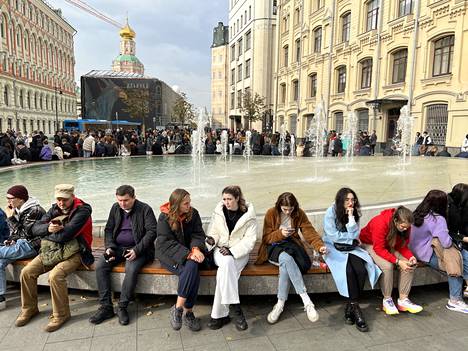 Muscovites spending time in the center at the foot of the Red Square on Friday afternoon.