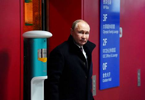 Vladimir Putin saapumassa Pekingin olympialaisten avajaisiin helmikuussa.