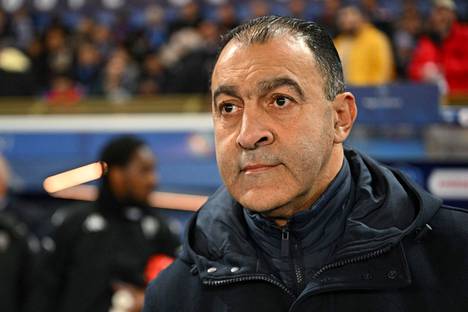 Abdel Bouhazama erosi kommenttiensa jälkeen Angersin päävalmentajan paikalta.