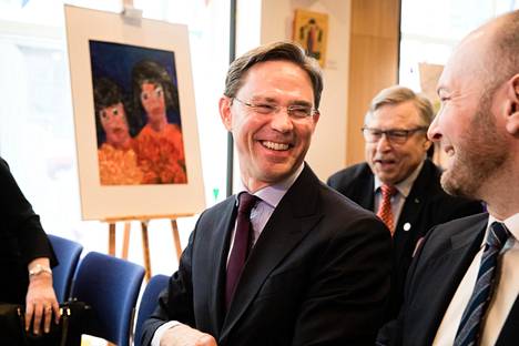 EU-komission varapuheenjohtaja Jyrki Katainen osallistui maanantaina komission Suomen-edustuston järjestämään keskustelutilaisuuteen yhdessä eurooppaministeri Sampo Terhon (sin) kanssa.