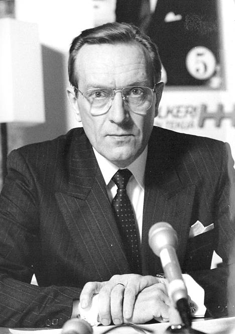 Harri Holkeri (kok) toimi Suomen pääministerinä vuosina 1987-1991