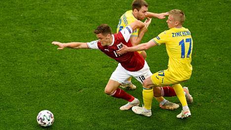 EM-jalkapallo | Itävalta johtaa Ukrainaa 1–0, Huuhkajien kannalta tasapeli olisi vaikein tulos