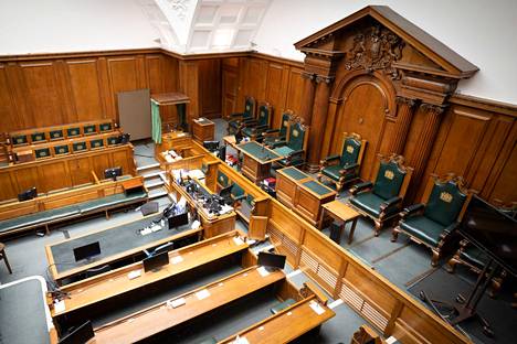 Lontoon Old Bailey eli keskusrikostuomioistuin on Englannin tunnetuin oikeuslaitos. Kuvassa sali numero yksi päivää ennen historiallista suoraa lähetystä oikeusistunnosta.