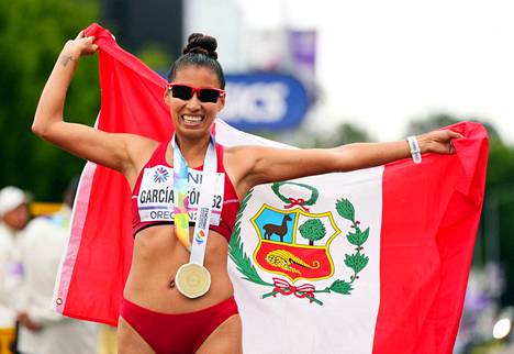 Peru's Kimberly García León also won the 35 km world championship.