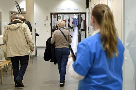 Customers and a nurse at the Kivelä health center in Helsinki on December 28, 2022.