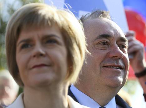 Skotlannin silloinen pääministeri Alex Salmond ja apulaispääministeri Nicola Sturgeon kampanjoimassa Skotlannin itsenäisyyden puolesta noin viikkoa ennen syksyn 2014 kansanäänestystä.