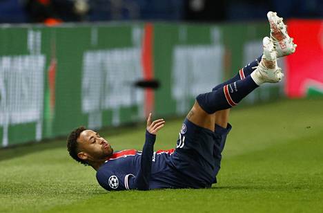 PSG:n Neymar järjesti töitä Bayern Münchenin puolustukselle mutta ei onnistunut tekemään maalia.