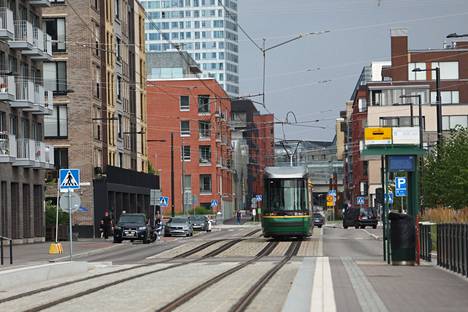 The journey from end to end of the tram line takes 21–22 minutes.