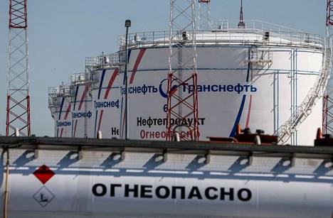 Venäläisen öljyputkiyhtiö Transneftin öljytankkeja Moskovan alueella. 