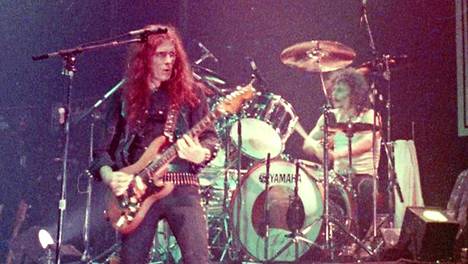 Motörheadin kitaristi Fast Eddie Clarke on kuollut