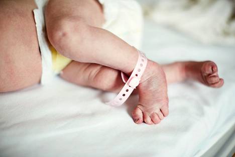 Uusi laki koskee perheitä, joiden vauvan laskettu aika on 4.9.2022 tai myöhemmin. Kuva on otettu Helsingissä Kätilöopistolla vuonna 2016.
