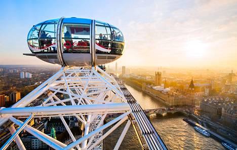 London Eye on Lontoon suosituin maksullinen turistikohde. Kuva on vuodelta 2016.