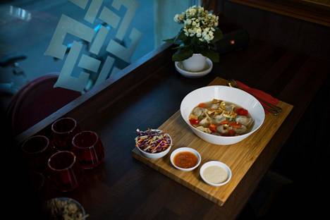 Helsinkiin aukesi harvinainen tiibetiläinen ravintola, jonka erikoisuus  ovat momo-nyytit – testasimme - HS Nyt 