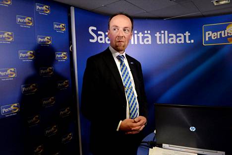Jussi Halla-aho tyrmää Vapaavuoren vaateet maahanmuuton lisäämisestä.