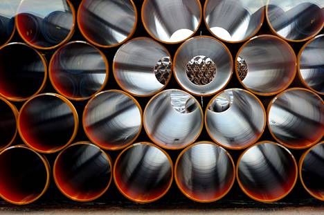Nord Stream 1 -kaasuputken osia pinnoitettiin Kotkassa vuonna 2010. Kuvassa putkia Mussalon satamassa.