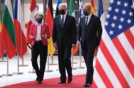 Euroopan komission puheenjohtaja Ursula von der Leyen, Yhdysvaltain presidentti Joe Biden ja Eurooppa-neuvoston puheenjohtaja Charles Michel tapasivat tiistaina Brysselissä EU:n ja Yhdysvaltojen ensimmäisessä huippukokouksessa seitsemään vuoteen.
