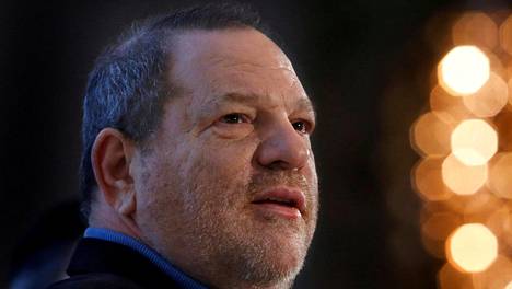 Harvey Weinsteinin syytelista kasvaa – tuottajamogulia vastaan nostettiin syyte seksikaupasta ja ahdistelusta