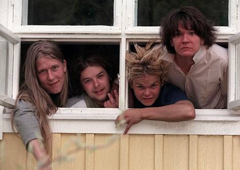 Rasmus vuonna 1997: Janne Heiskanen (yhtyeen rumpali vuosina 1995–1999), Pauli Rantasalmi, Lauri Ylönen ja Eero Heinonen.