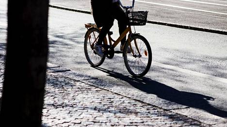 Helsingin kaupungin tekemän kyselyn mukaan kaupungin huonoin pyöräilyväylä kulkee Bulevardia pitkin.