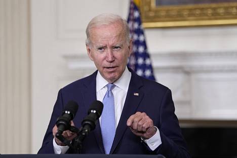 Presidentti Joe Biden kertoi heinäkuun lopussa, kuinka ilmasto- ja terveydenhuoltopakettiin kuuluvilla toimilla pyritään suojaamaan amerikkalaisia perheitä hintojen nousulta.