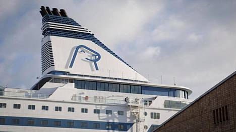 Silja Symphony on teknisen vian takia jumissa Tukholmassa: Maanantain lähdöt perutaan, matkustajat saavat yöpyä laivassa