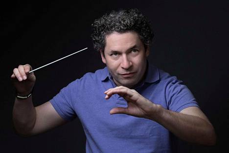 Gustavo Dudamel ylistää Tár-elokuvaa. Hän on vaihtamassa Los Angelesin filharmonikot New Yorkin filharmonikkoihin.