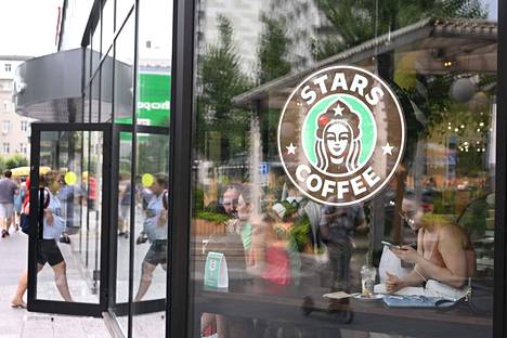 Venäjä on kehittänyt maasta poistuneista länsimaisista merkeistä omia versioitaan. Kuvassa Moskovassa elokuussa avattu kahvila Stars Coffee, joka jäljittelee länsimaista Starbucksia.