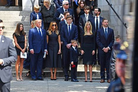Trumpit kokoontuivat Ivanan hautajaisiin New Yorkiin viime kesänä.