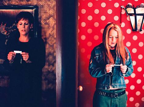 Freaky Friday -elokuvassa Jamie Lee Curtisin ja Lindsay Lohanin esittämien äidin ja tyttären kehot vaihtuvat.