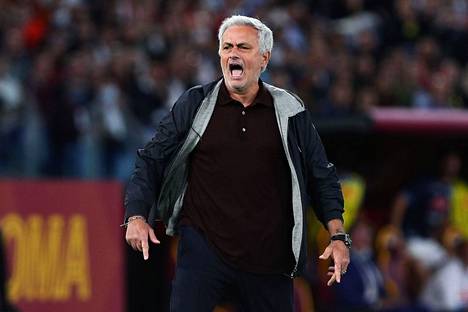 AS Roman päävalmentaja José Mourinho on poissa seuraavasta pelistä.