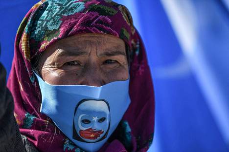 Mielenosoittaja puolusti Xinjiangin uiguureja Kiinan vainolta viime lokakuussa Istanbulissa.
